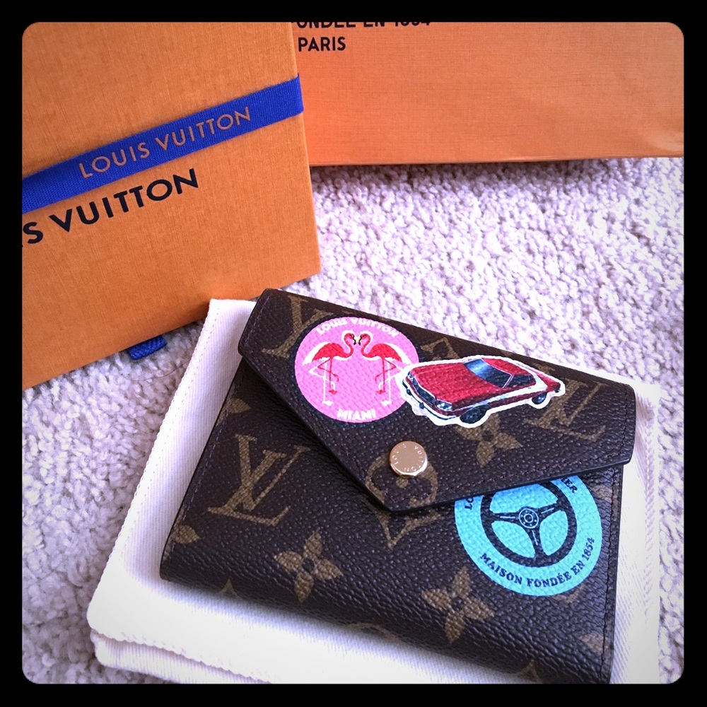 BNIB SET VICTORINE WALLET