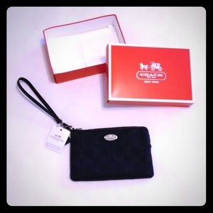 💕COACH Wristlet- NEW with tags!💕