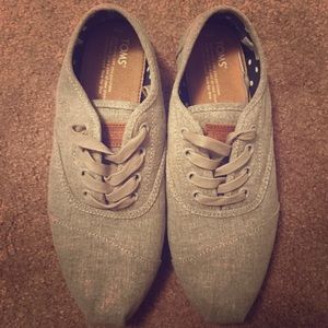 Toms sneakers