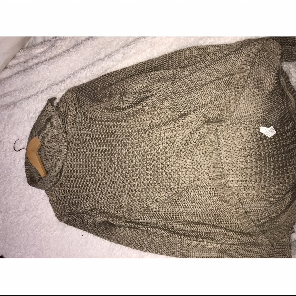 LOOSE TURTLENECK SWEATER