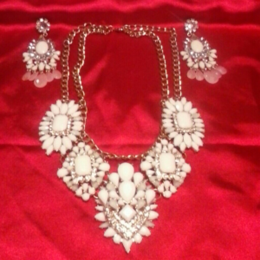 Necklace and earring set