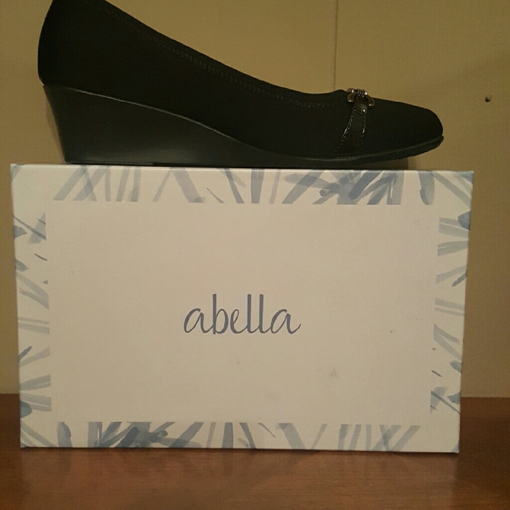 Black dress shoes
