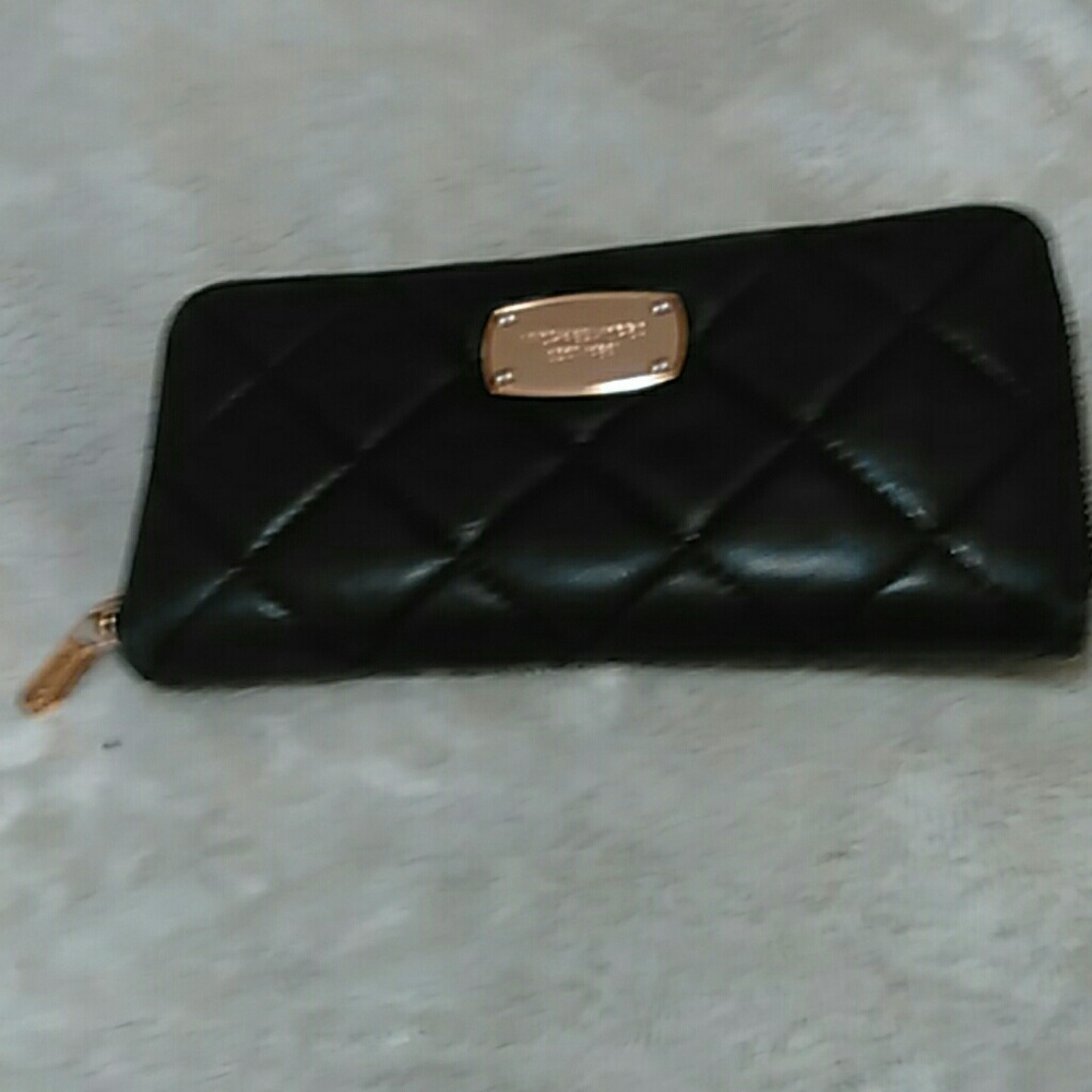 Michael Kors wallet - Picture 1 of 4