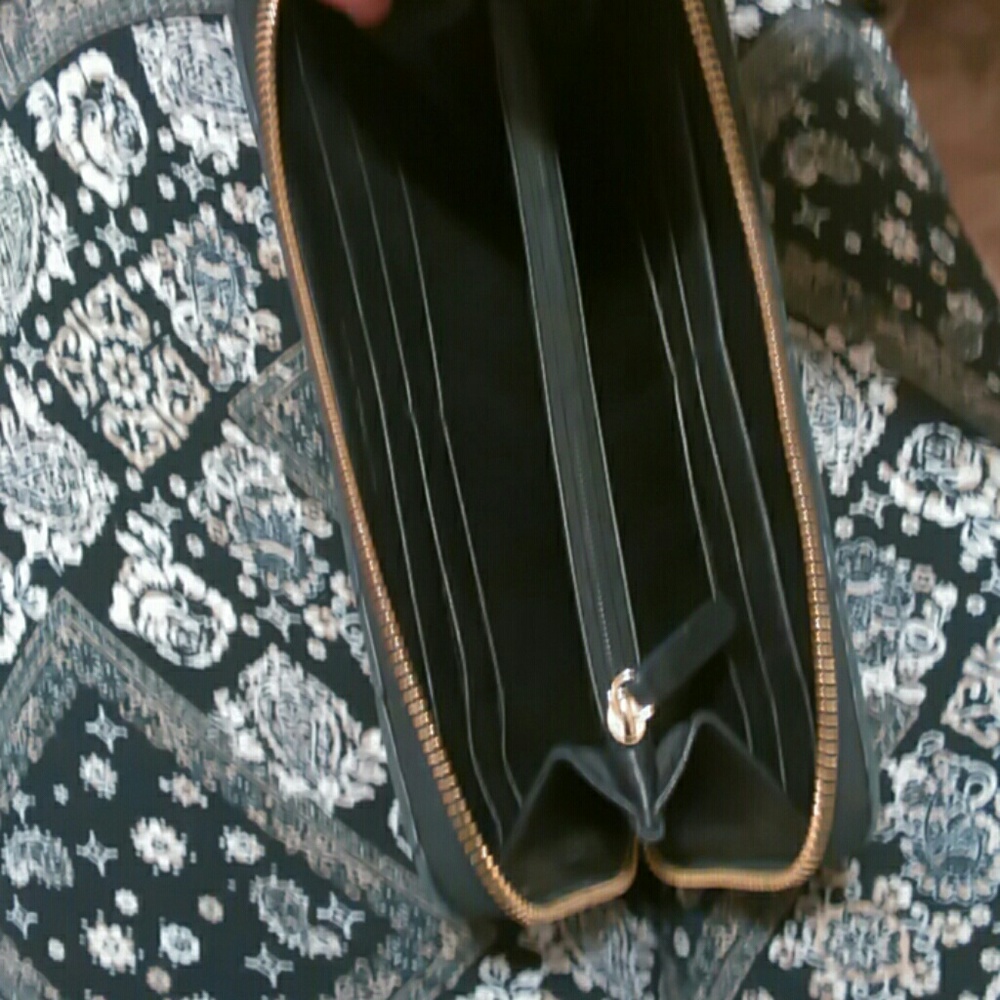 Michael Kors wallet - Picture 3 of 4