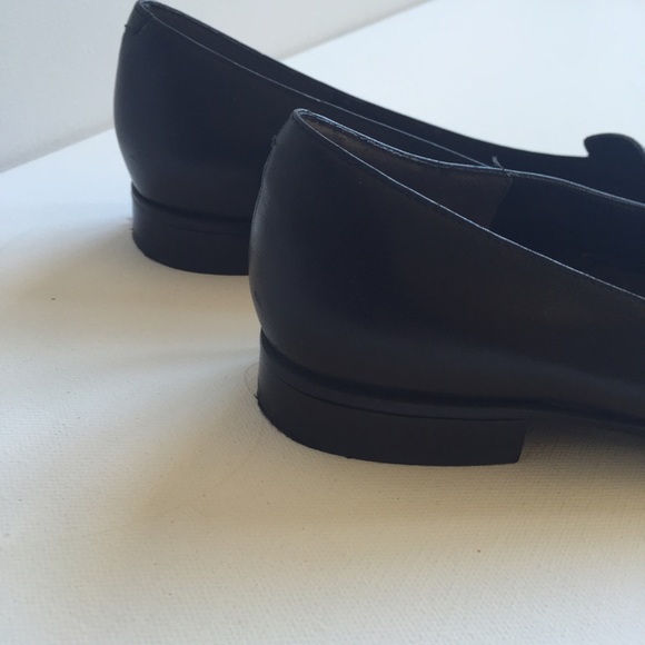 Bandolino Classic Black Loafer - Excellent Quality - Picture 2 of 2