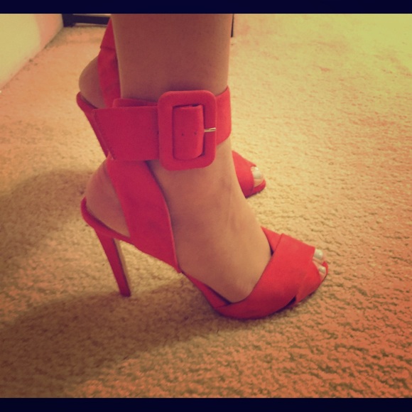 ❤ Zara Red Ankle Pumps ❤ - Picture 1 of 4