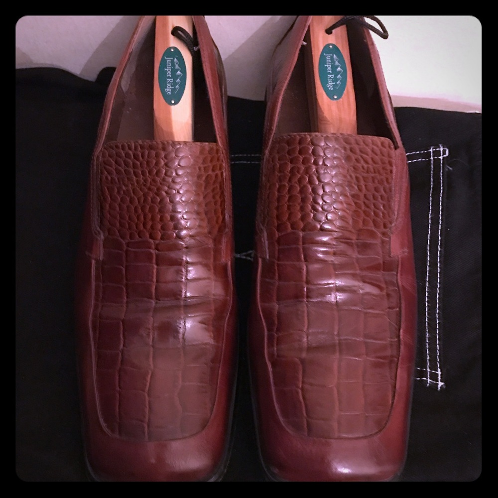 Block toe dress shoes