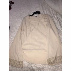 LACY CUFF BLOUSE