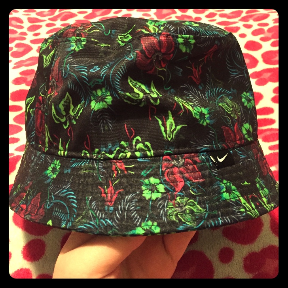 Nike bucket hat