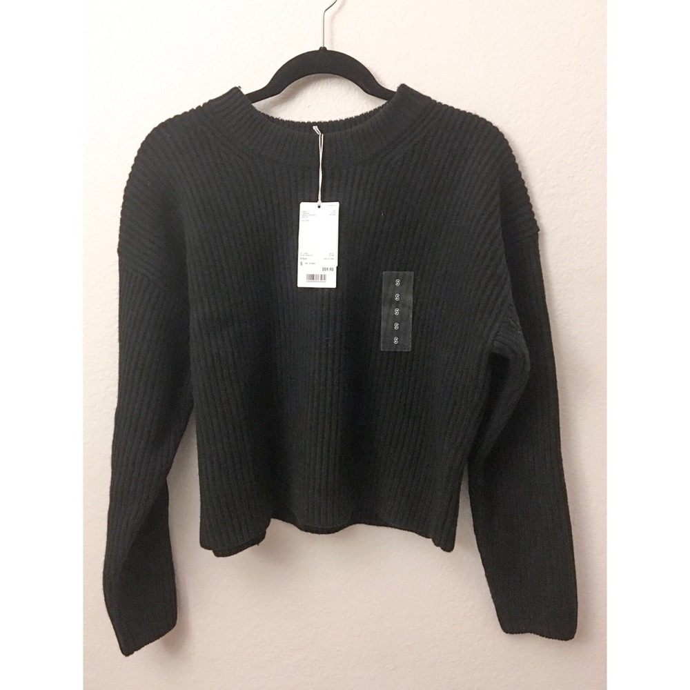 Uniqlo U Black Lambswool Cropped sweater