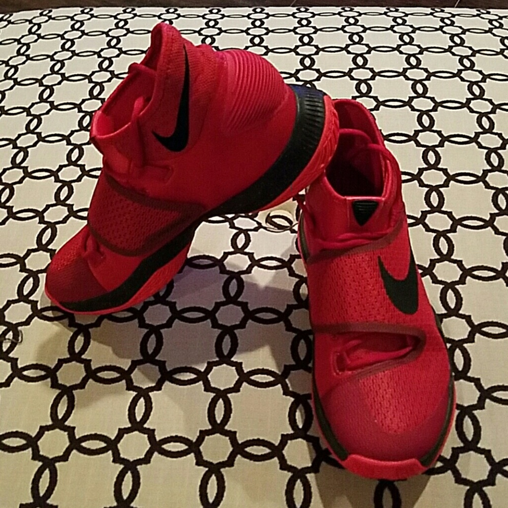 Men's Nike Zoom HyperRev Basketball Shoe