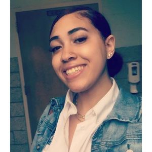 Meet your Posher, D'amyra