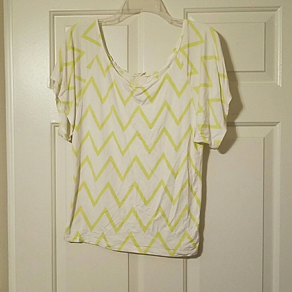 Cute flutter sleeve zigzag chevron tee