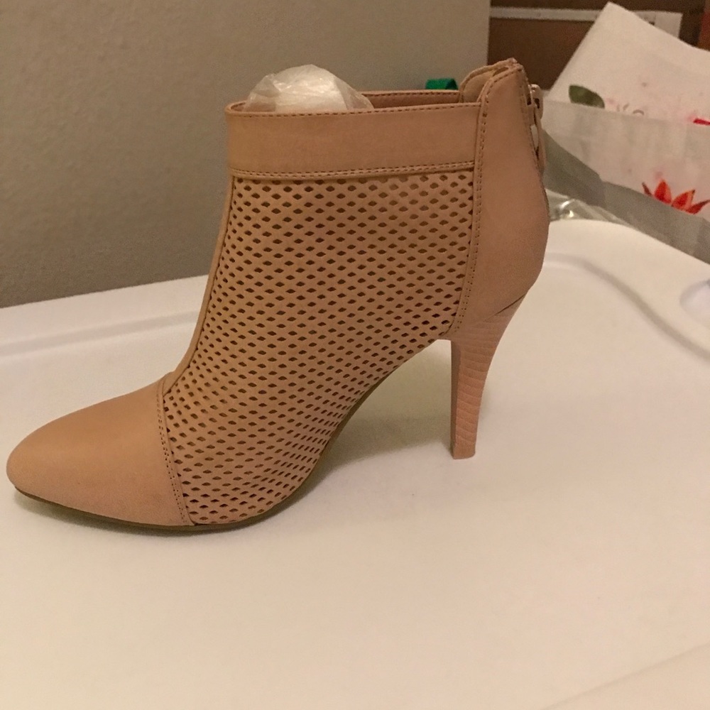 Beige bootie