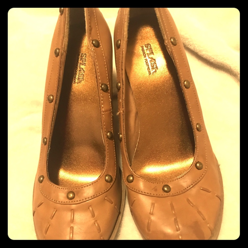 🚨SALE🚨 Women's Tan Wedge Shoes Size 6