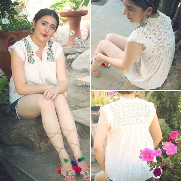 New Mexican Floral Embroidered Blouse Crochet Back - Picture 2 of 10