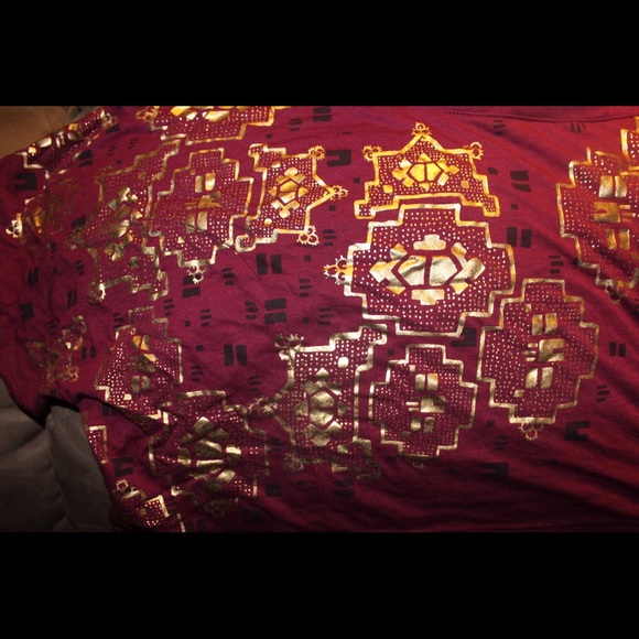 Crop Top! - Picture 2 of 3