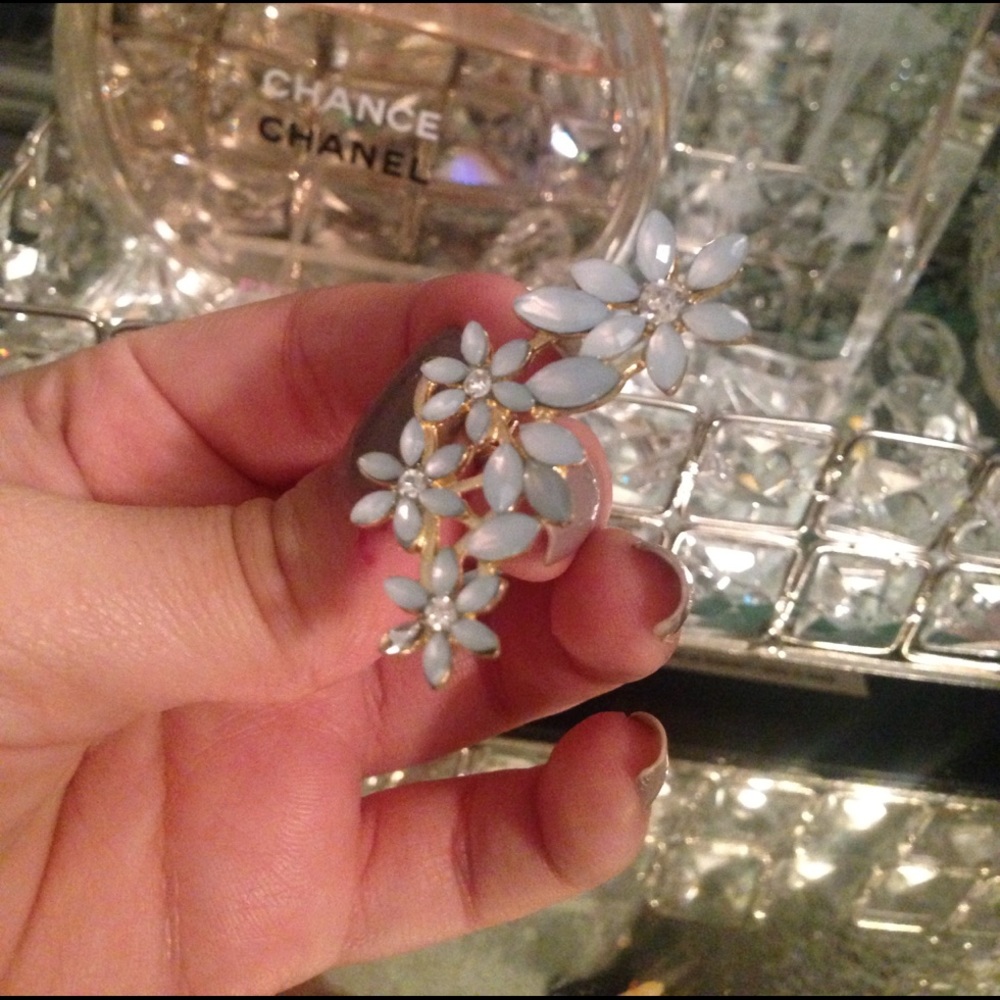 Floral ear cuff