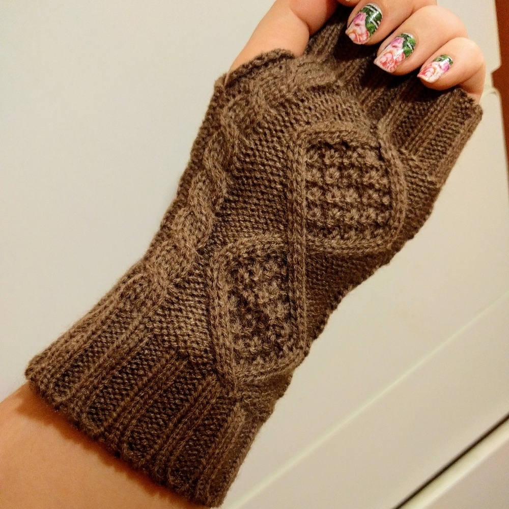 LAST PAIR Brown Knit Fingerless Gloves - Picture 2 of 3