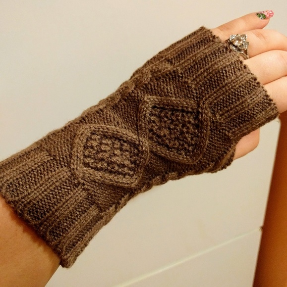 LAST PAIR Brown Knit Fingerless Gloves - Picture 3 of 3