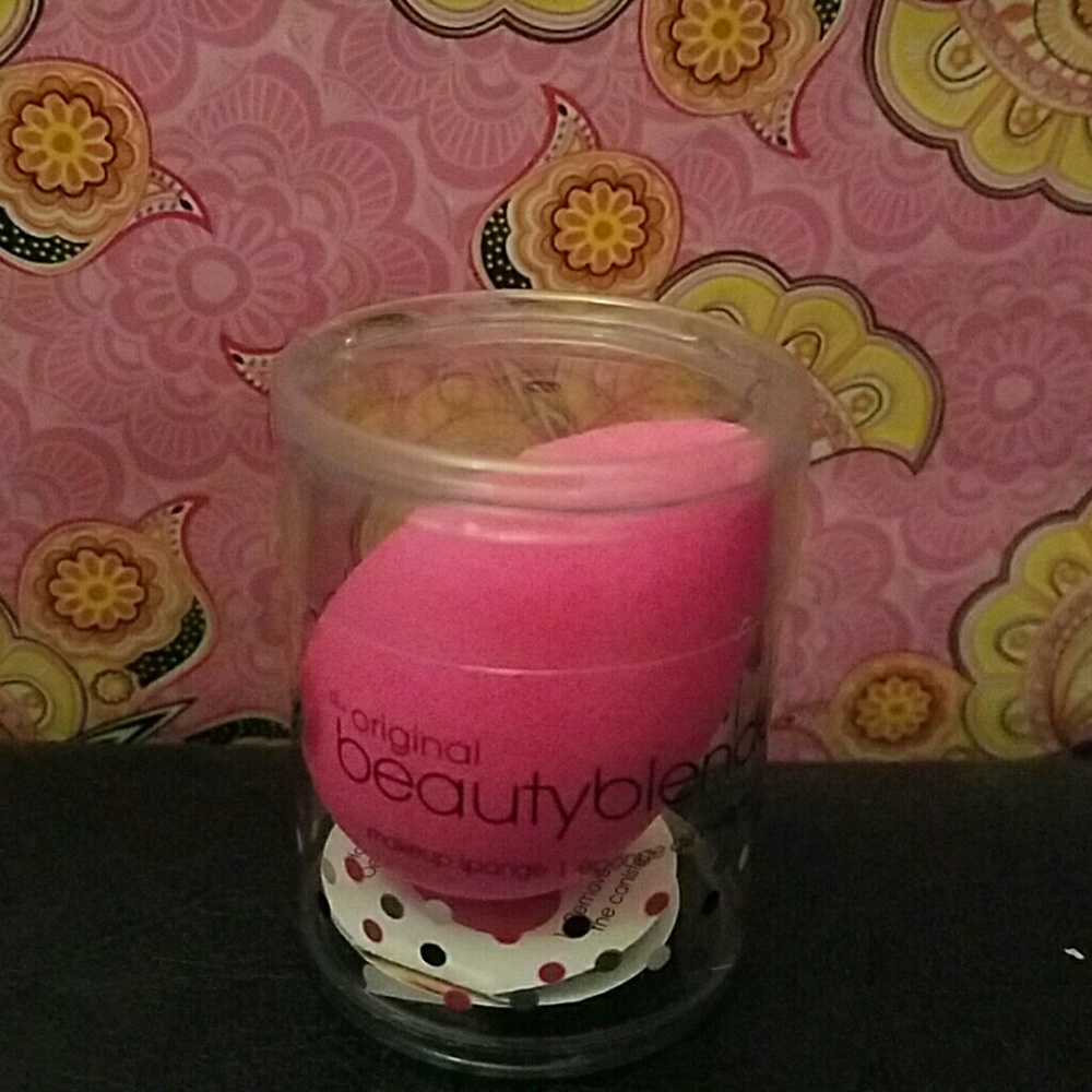 allure BEAUTY BLENDER