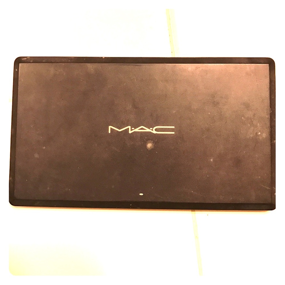 MAC pro eyeshadow palette