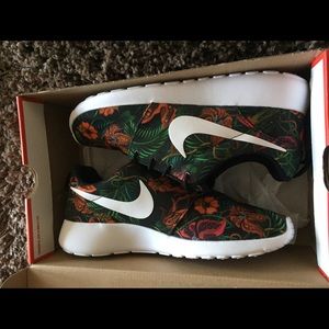 DS Nike Roshe Run Floral