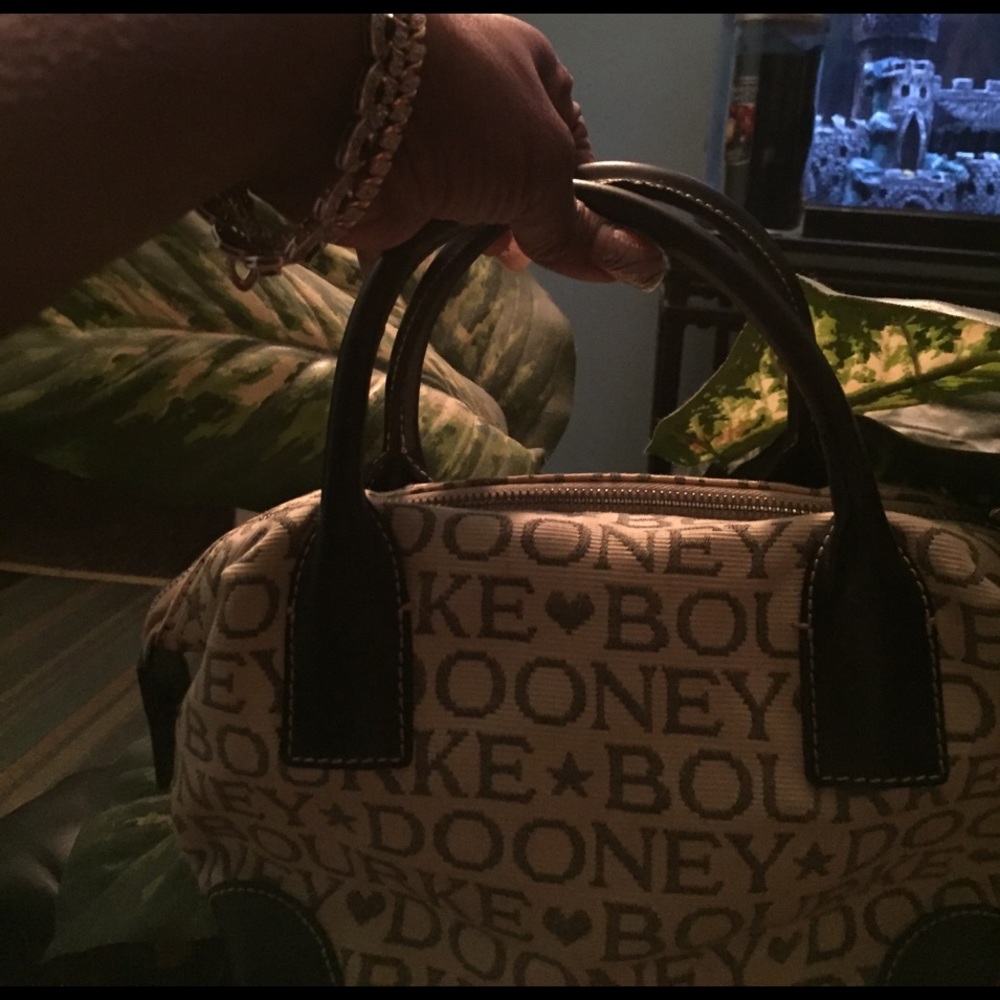 Dooney purse very good condition