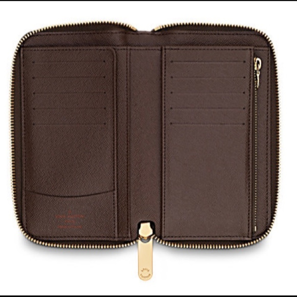 ‼️ISO Louis Vuitton Zippy Compact Wallet‼️