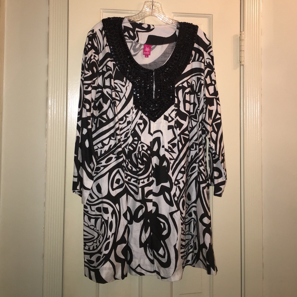 Black/white cotton tunic dress with beaded collar