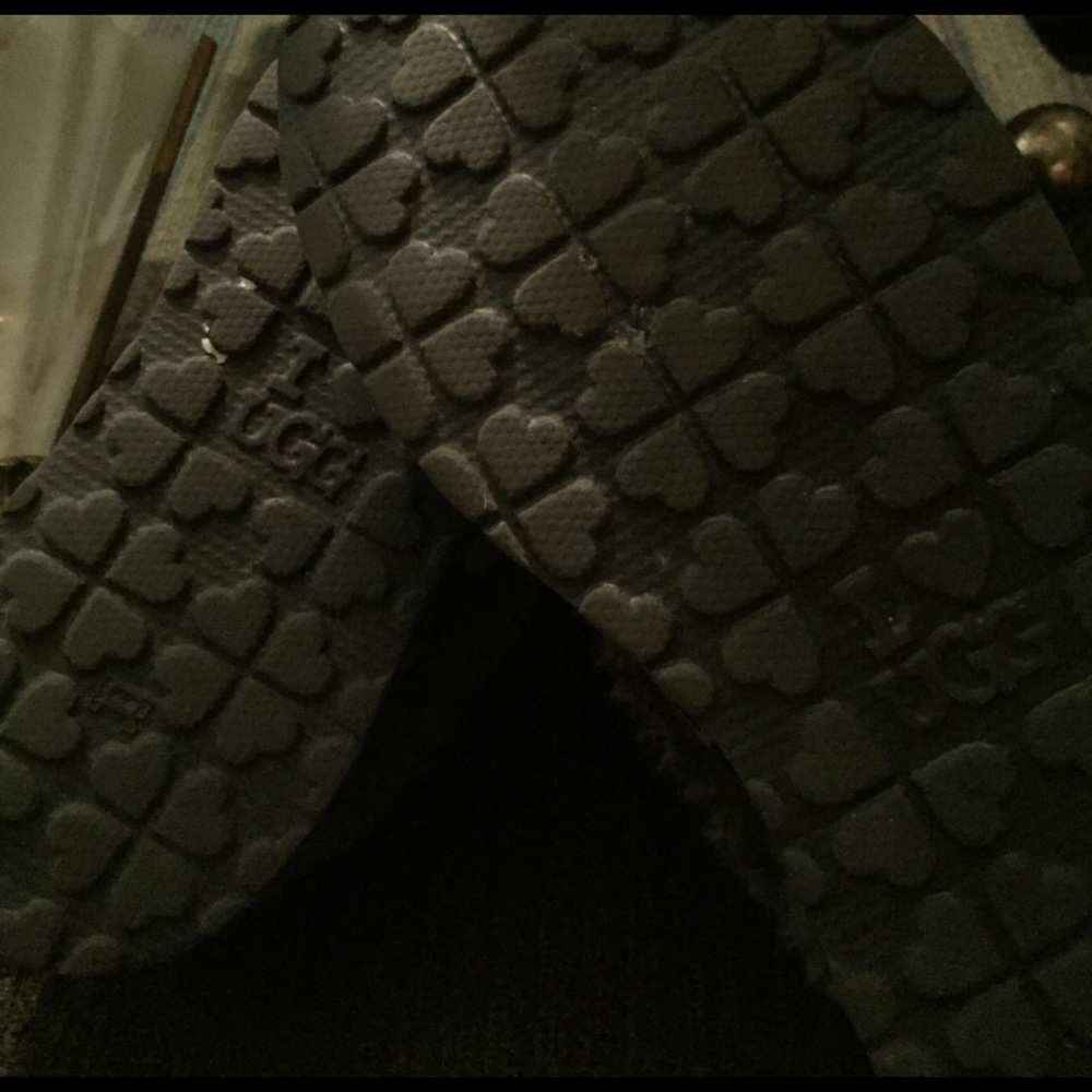Scull uggs - Picture 3 of 4