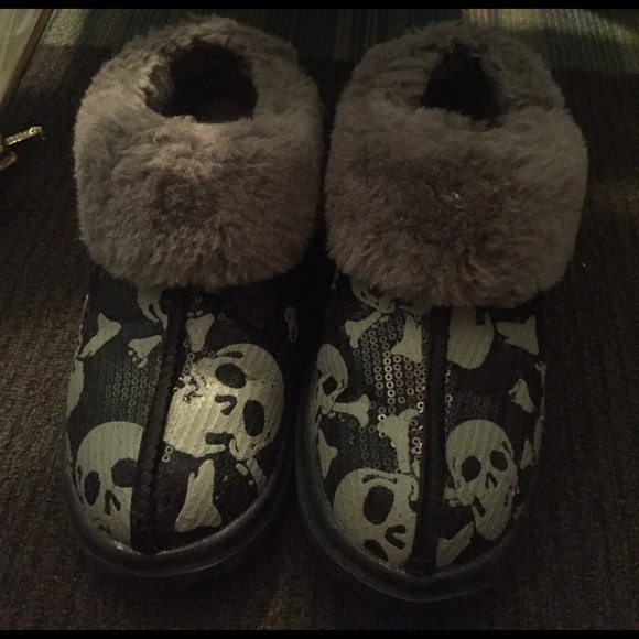 Scull uggs - Picture 2 of 4
