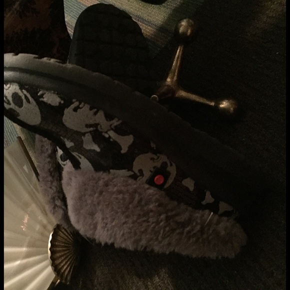 Scull uggs - Picture 4 of 4