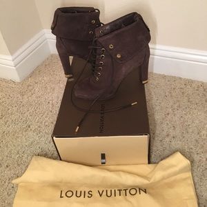 Louis Vuitton Starlet brown suede lace up boots