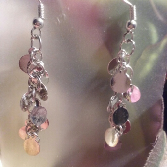 SILVER EARRING - Picture 1 of 2