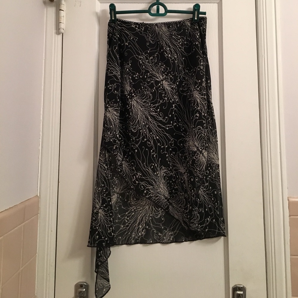 Black and white asymmetrical skirt size M