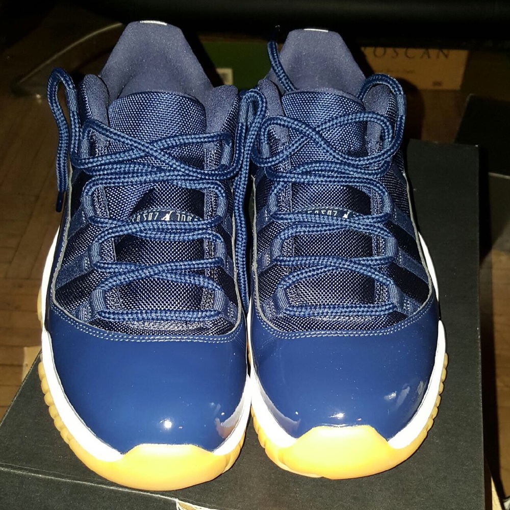 AIR JORDAN 11 RETRO LOW "NAVY GUM"