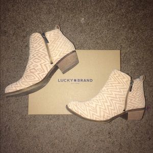 🏆 SALE! Lucky Brand patterned booties
