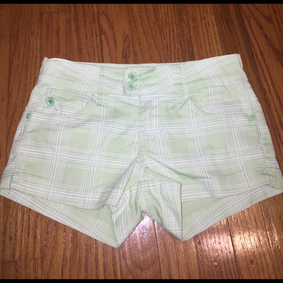 Girls Mint Green Shorts. Size 10 - Picture 2 of 3