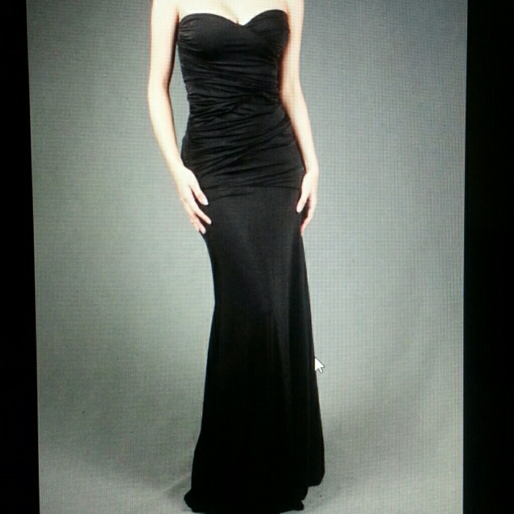 Fitted long dress.