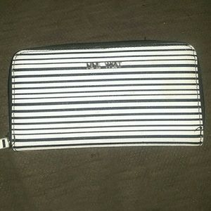 Nine West wallet