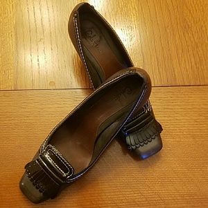 Cole Haan brown leather pumps