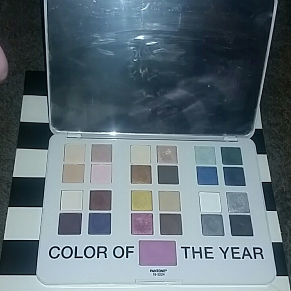 Sephora+Pantone Universe The Eye:Radiant Femme Art - Picture 1 of 4