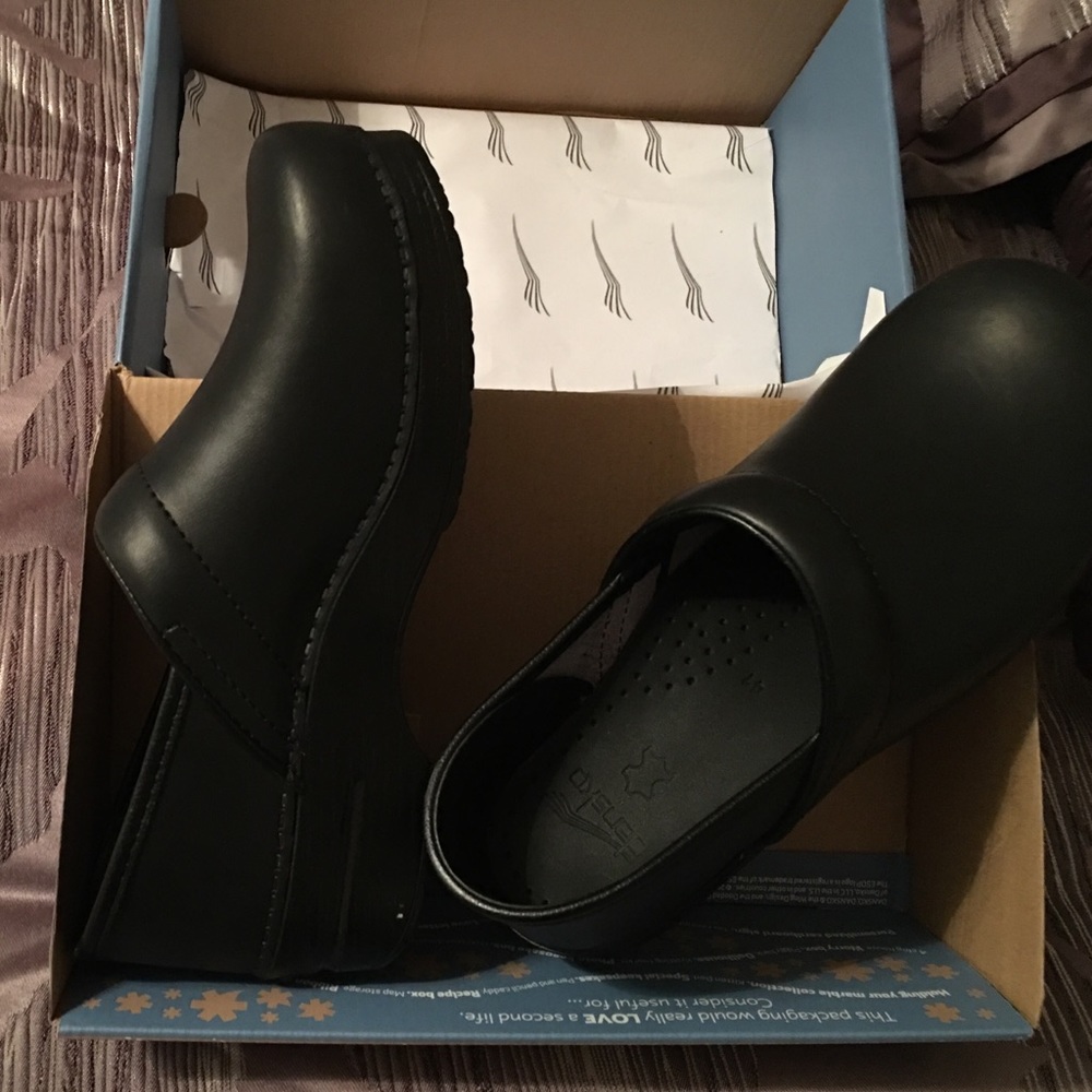 Dansko black shoes size 41 but they fit like a 10