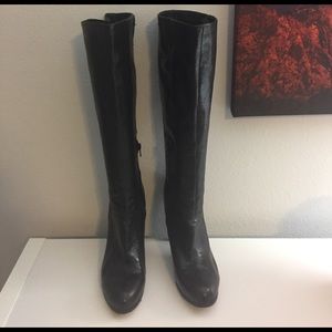 Like new Nine West boots black.