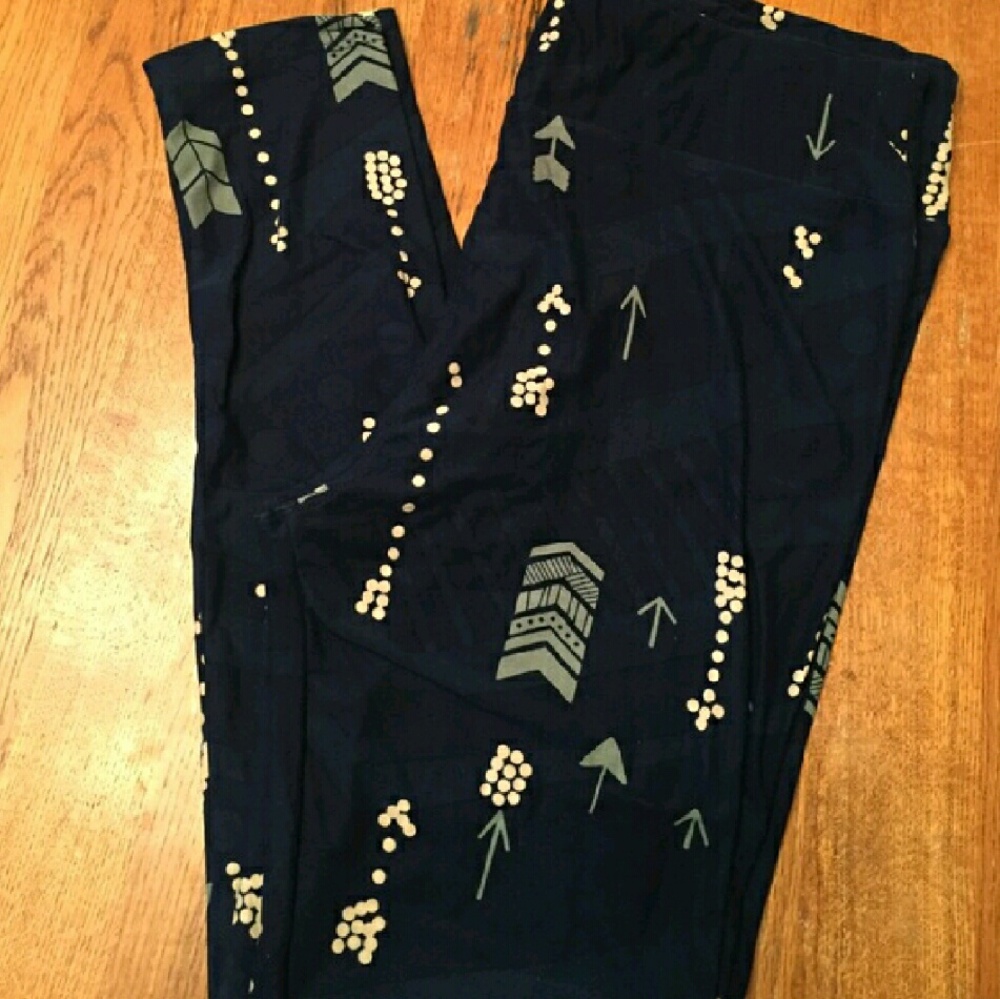 **Found** ISO TC Lularoe Arrow Leggings❤❤❤