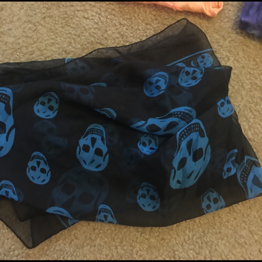 Scull scarf