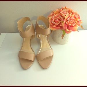 Jessica Simpson tan pumps.