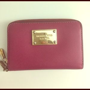 Michael Kors wallet. Fusia.