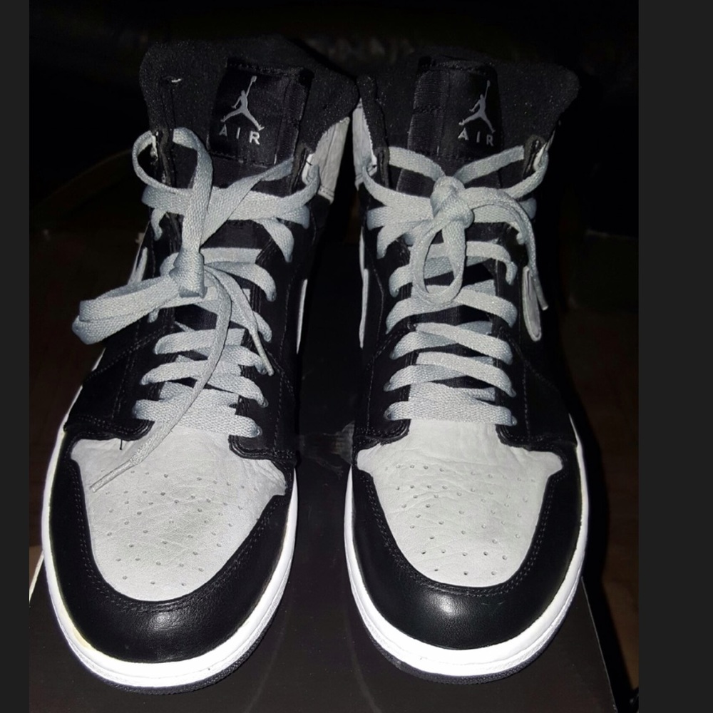 Air Jordan 1 Retro High Black / Shadow Grey/White